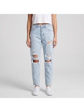 H&M & Denim Women's Boyfriend Low Waist Light Blue Distressed Jeans in size US 4